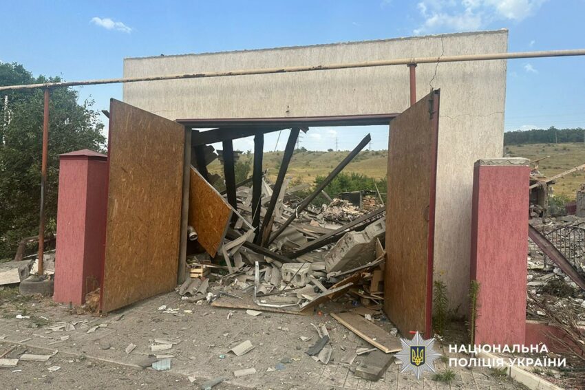 Масовані обстріли Донеччини: четверо загиблих, десятеро поранених, зруйновані будинки та школа