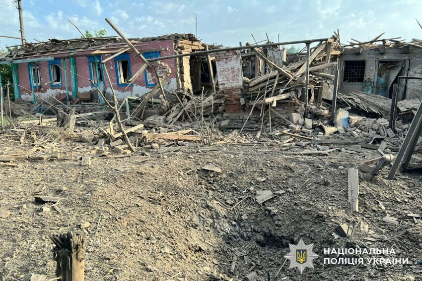 Масовані обстріли Донеччини: четверо загиблих, десятеро поранених, зруйновані будинки та школа