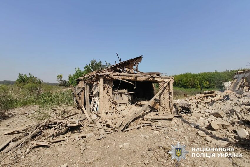 Масовані обстріли Донеччини: четверо загиблих, десятеро поранених, зруйновані будинки та школа