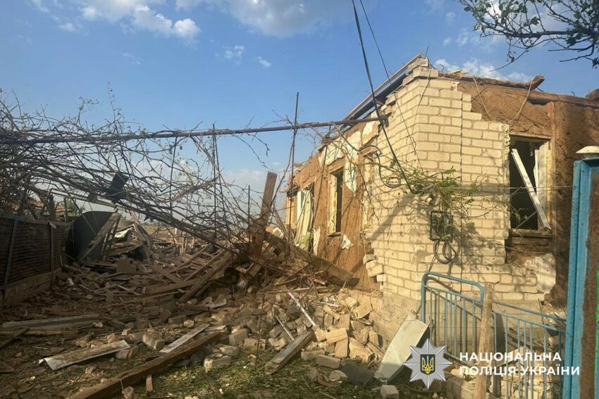Масовані обстріли Донеччини: четверо загиблих, десятеро поранених, зруйновані будинки та школа
