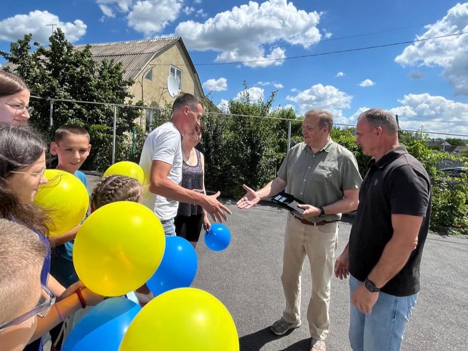 Дитячий будинок сімейного типу з Донеччини отримав новенький мінівен