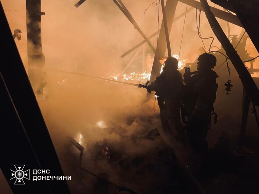 У Слов’янську через повторні обстріли рятувальники припиняли гасіння пожежі