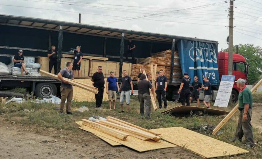 Жителі Краматорська отримали матеріали для відновлення осель після обстрілів