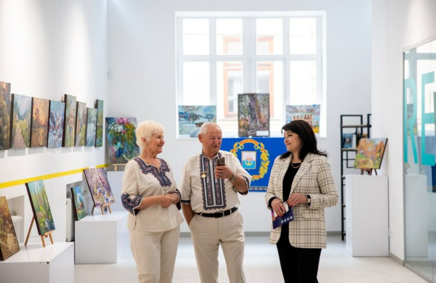 Від Азова до Карпат: маріупольський художник презентував персональну виставку (фото)