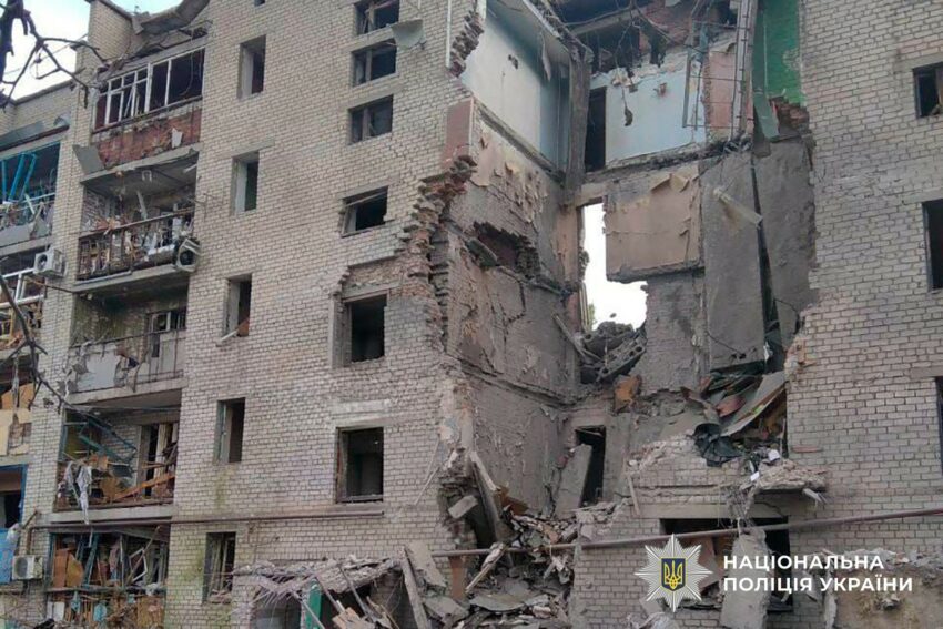 Пошкоджені будинки, лікарня та автіки: росіяни атакували Донеччину (фото)