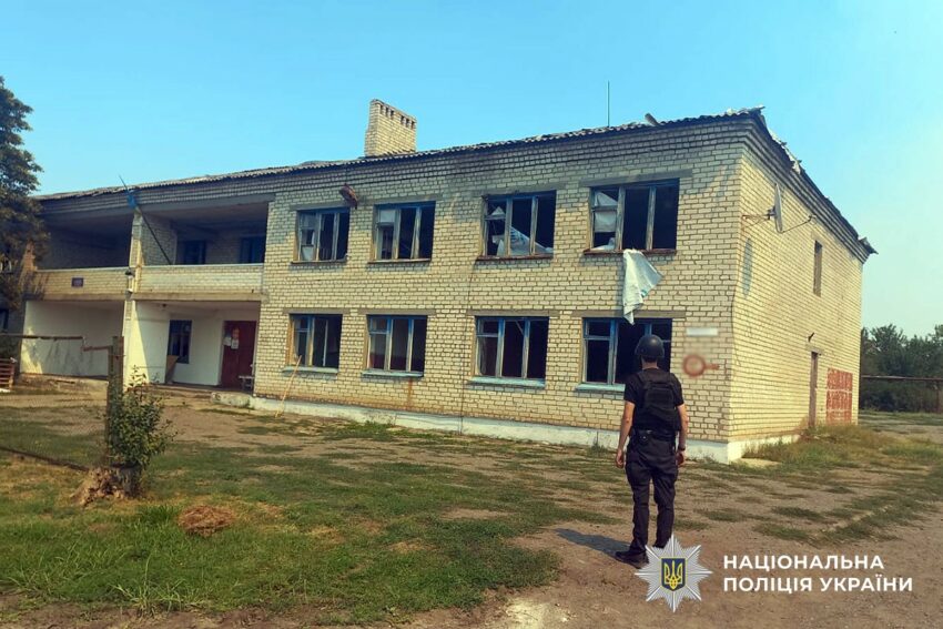 Пошкоджені будинки, лікарня та автіки: росіяни атакували Донеччину (фото)