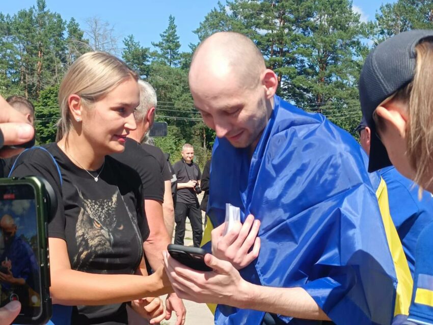 В Україну з російського полону повернули 84 військових та цивільних (фото)