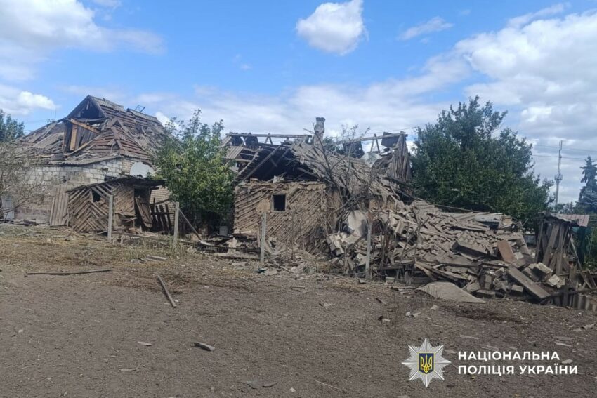 Поранили сімох жителів, серед яких дитина: на Донеччині ворог атакував 14 населених пунктів (фото)