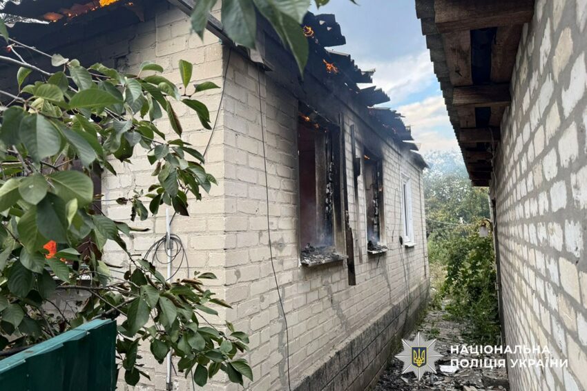 Пошкоджені будинки та підприємство: окупанти обстріляли Донеччину (фото)