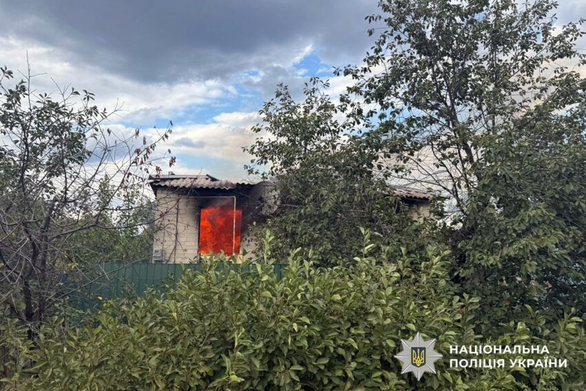 Пошкоджені будинки та підприємство: окупанти обстріляли Донеччину (фото)