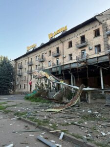 Вдарили Іскандерами: окупанти пошкодили 35 будинків у Слов’янську (фото)