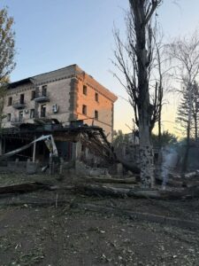 Вдарили Іскандерами: окупанти пошкодили 35 будинків у Слов’янську (фото)