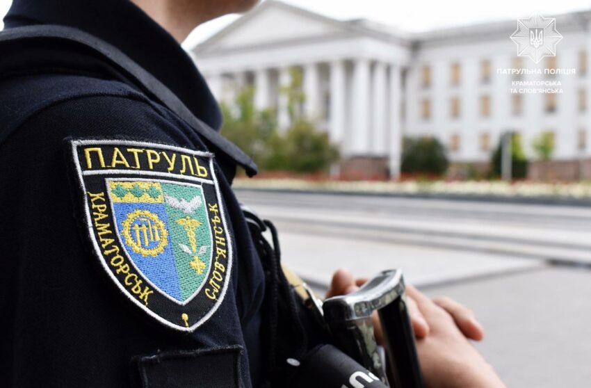 Сварився та вибивав двері: у Краматорську патрульні двічі заспокоювали п’яного чоловіка