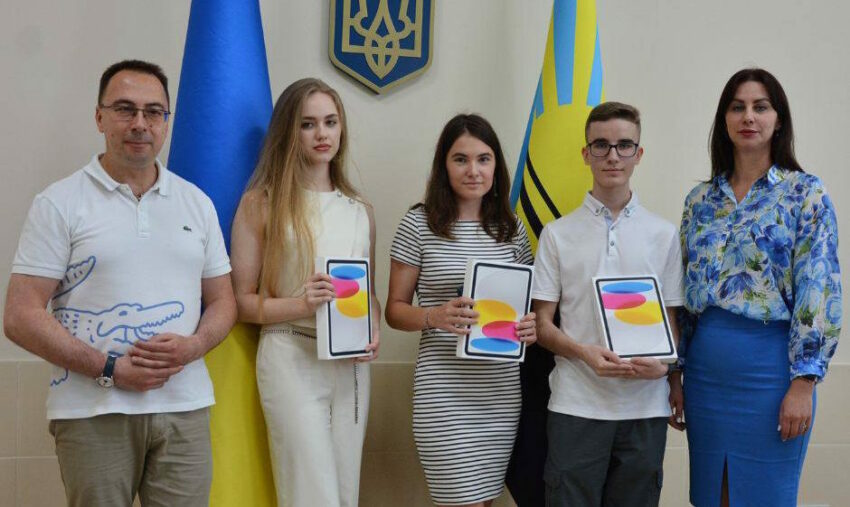 У Покровській громаді відзначили випускників з найвищими результатами НМТ