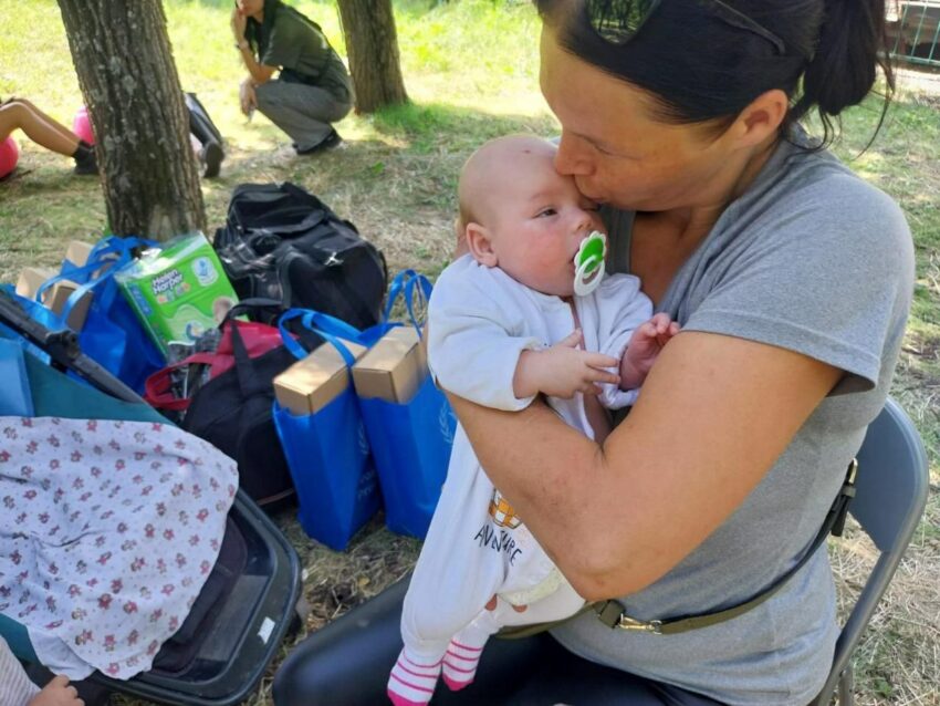 Багатодітну родину зі Слов’янська евакуювали до Львівщини: найменшій дитині лише півтора місяця