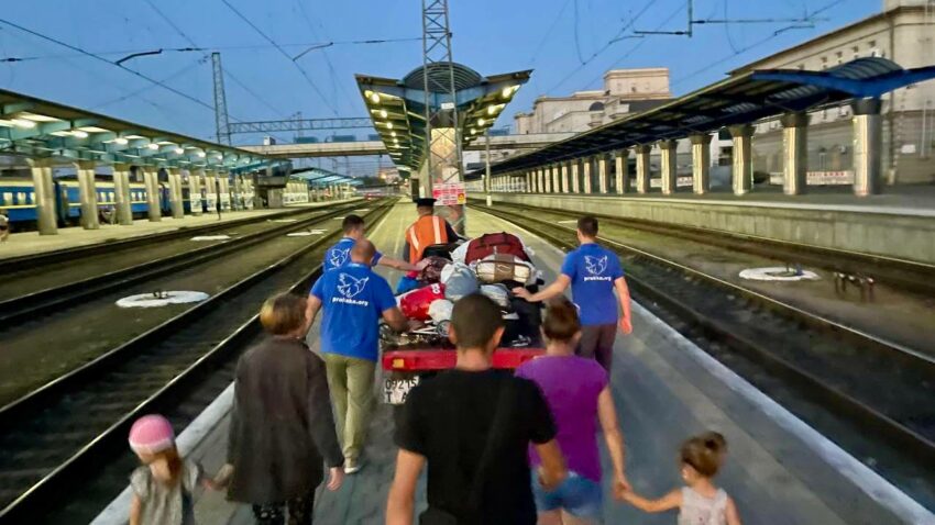 Евакуація з Донеччини: ще 66 осіб, серед яких діти та люди з інвалідністю, безпечно прибули до центральної та західної України