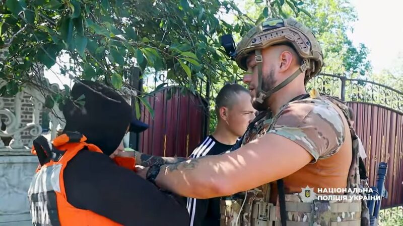 З Андріївки евакуювали п’ятьох дітей та літнє подружжя (відео)