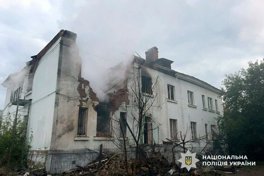 На Донеччині ворог атакував вісім населених пунктів: пошкоджені будинки та автівки (фото)