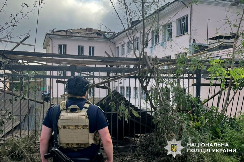 На Донеччині ворог атакував вісім населених пунктів: пошкоджені будинки та автівки (фото)