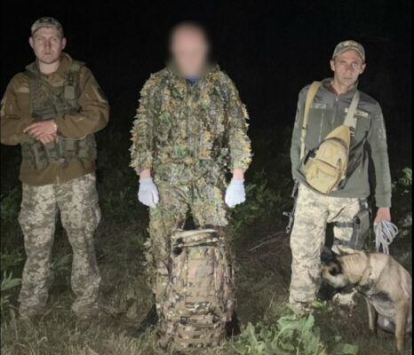 Під маскувальним одягом був гідрокостюм: житель Донеччини хотів незаконно потрапити до Молдови