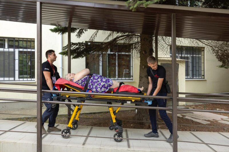 «Схід SOS» вивозить людей з Донеччини: евакуація під обстрілами та брак місць для розселення