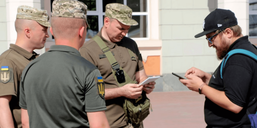 Відеофіксація в ТЦК: з 1 вересня всі працівники носитимуть бодікамери