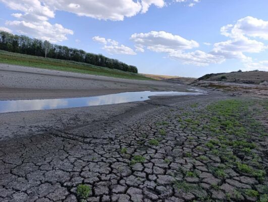 У Маріуполі обміліло Старокримське водосховище (фото)