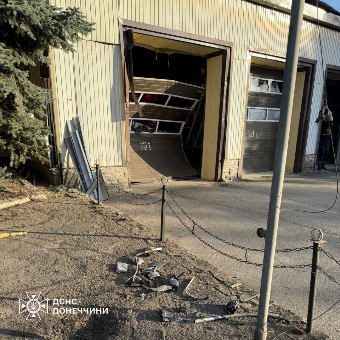 У День рятівника росіяни атакували пожежну частину у Дружківці