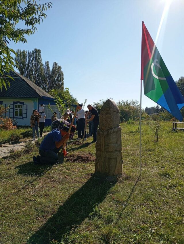 Алею Бахмута висадили у столиці (фото)