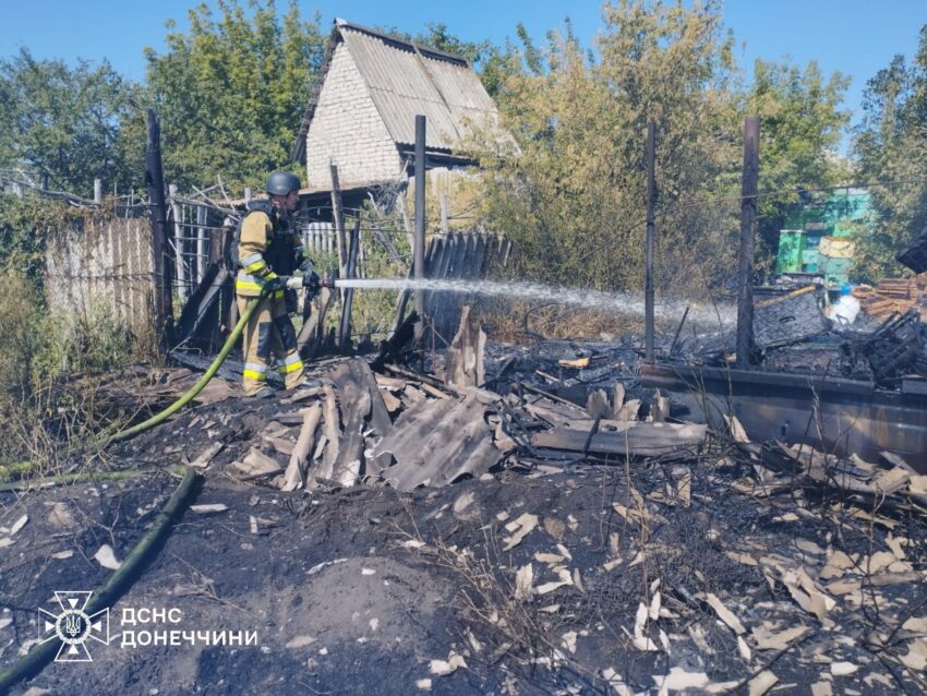 На Донеччині рятувальники двічі призупиняли гасити пожежі через повторні атаки окупантів (фото)