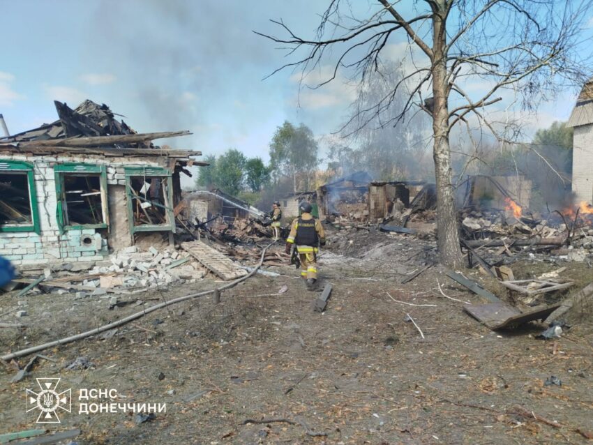 На Донеччині рятувальники двічі призупиняли гасити пожежі через повторні атаки окупантів (фото)