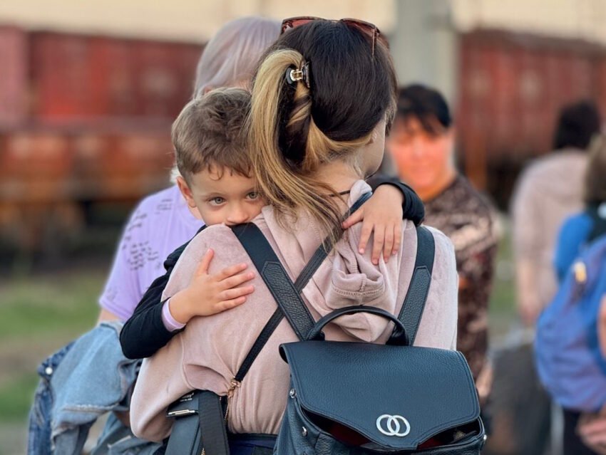 Виходили пішки: подружжя з Ямполя виїхали із прифронтового населеного пункту (фото)