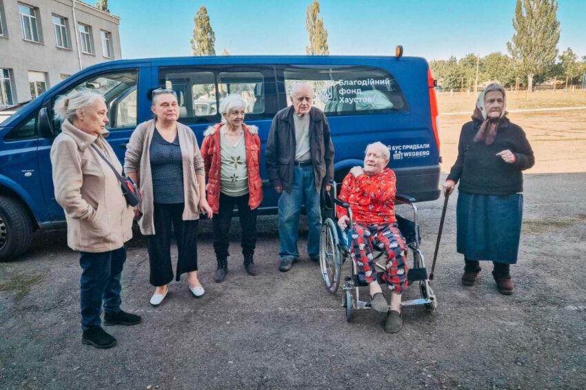 Вивезли з-під обстрілів: з Костянтинівки евакуювали 15 людей (фото)