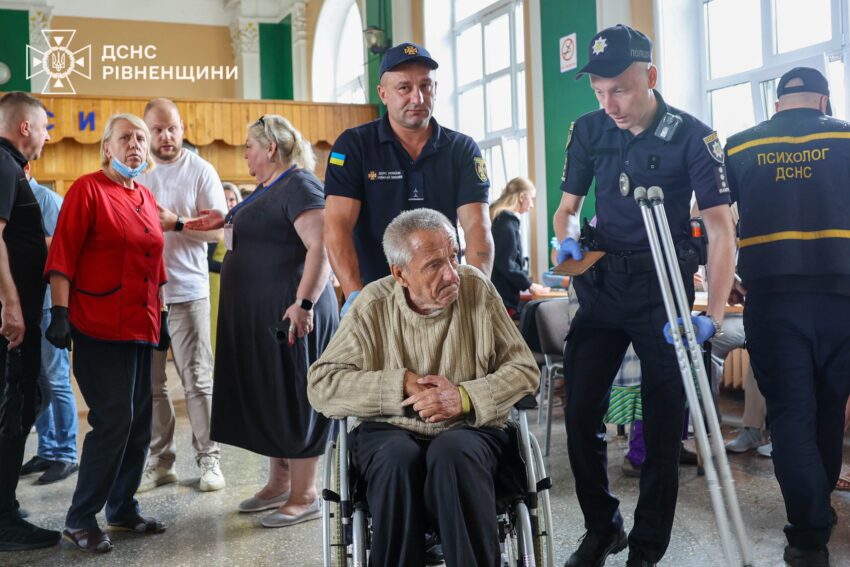 Залізницею з Донеччини за добу евакуювали ще 45 жителів (фото)
