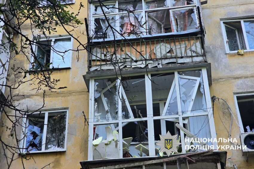 Поранена пенсіонерка та заблокована жінка з дитиною: ворог атакував Краматорськ (фото, відео)
