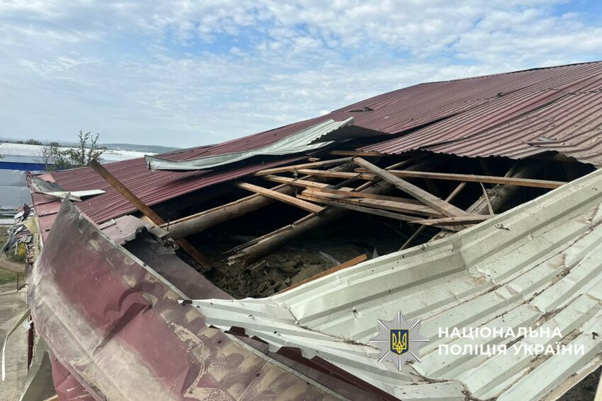 Внаслідок атак окупантів на Донеччині пошкоджені 38 будинків, поштовий автомобіль та магазини (фото)