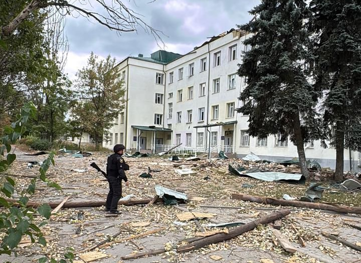 Ворог атакував Костянтинівку бомбами: є поранені серед цивільних (фото)