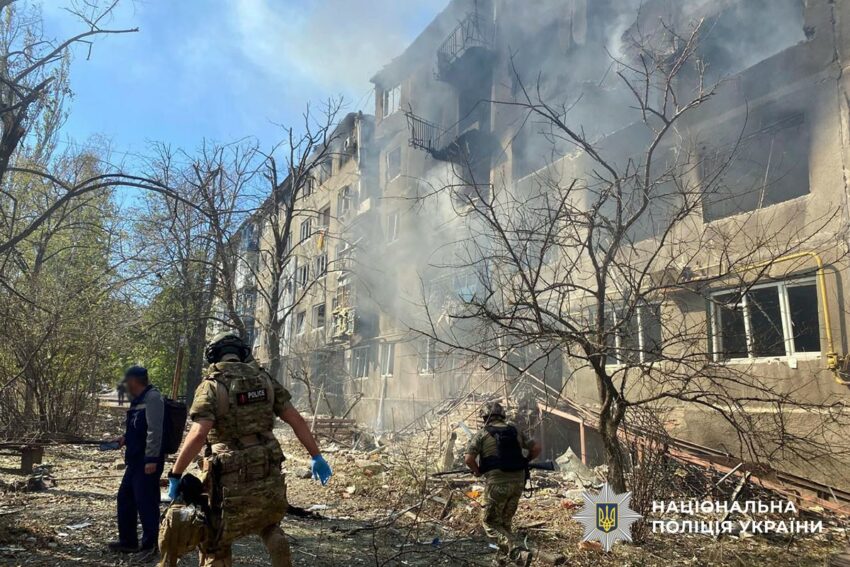 Внаслідок атак росіян на Донеччині пошкоджені 22 будинки, торговий центр та підприємства (фото)