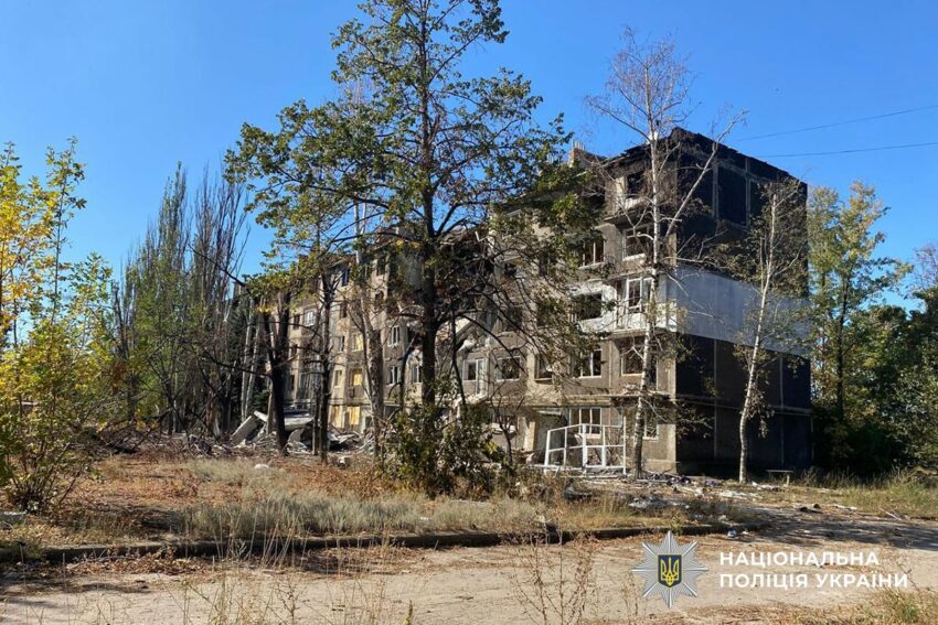 Внаслідок атак росіян на Донеччині пошкоджені 22 будинки, торговий центр та підприємства (фото)