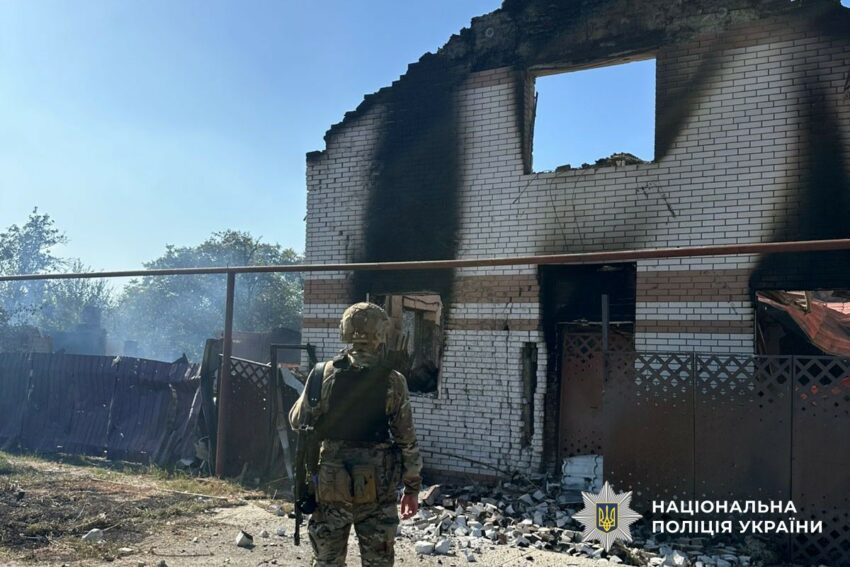 Внаслідок атак росіян на Донеччині пошкоджені 22 будинки, торговий центр та підприємства (фото)