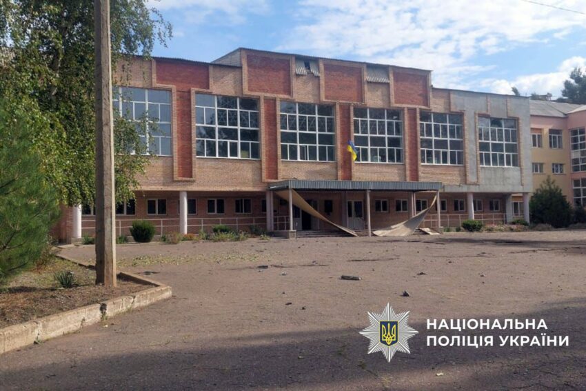 Внаслідок атак окупантів на Донеччині пошкоджені 38 будинків, поштовий автомобіль та магазини (фото)