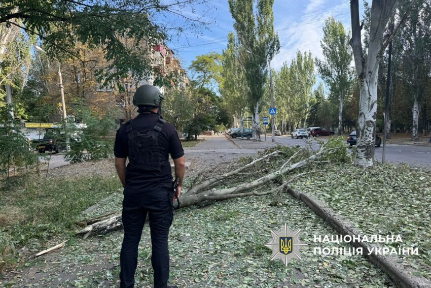 Внаслідок атак окупантів на Донеччині пошкоджені 38 будинків, поштовий автомобіль та магазини (фото)