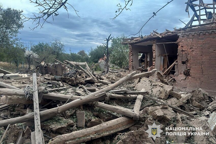 Окупанти обстріляли Донеччину: ворог пошкодив понад 30 будинків (фото)
