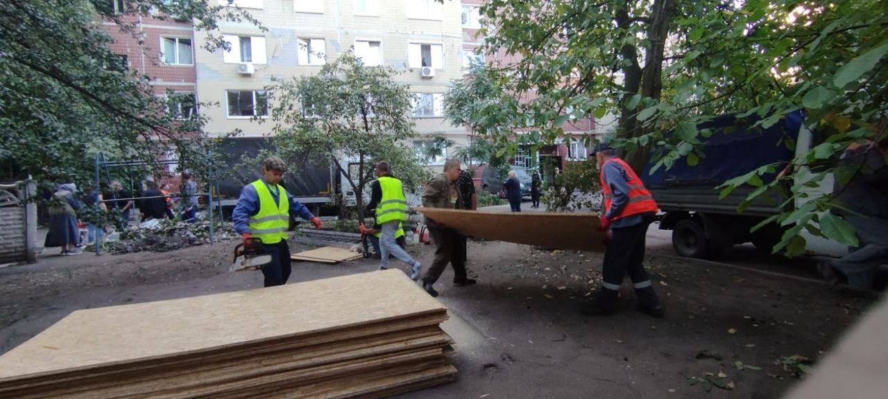 У Дружківці ліквідовують наслідки ворожої атаки: поранена жінка та пошкоджене житло