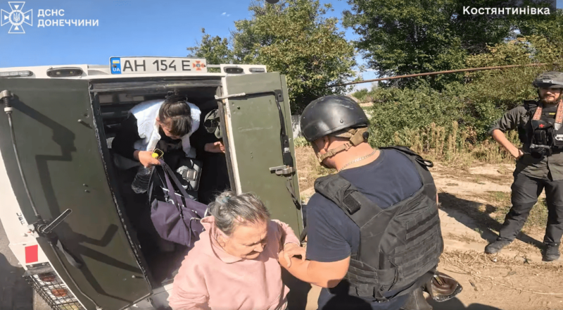Евакуаційна група “Фенікс” врятувала 37 жителів Костянтинівки (відео)