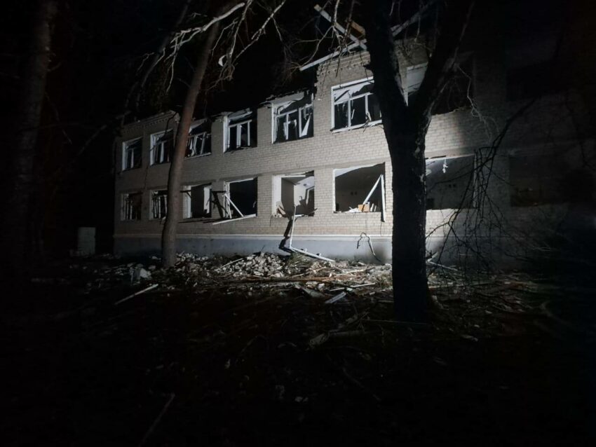 Зруйнували школу та пошкодили будинки: ворог обстріляв Краматорську громаду