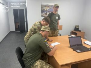 Майор на Донеччині обвинувачується у перевищенні повноважень та