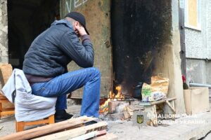 Поліція Костянтинівки працює під постійною загрозою дронів-«ждунів» та проводить евакуацію (фото, відео) - Фото №6