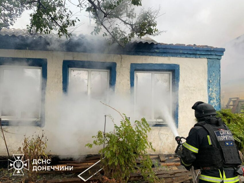 Горіли будинки та ринок: на Донеччині ліквідували пожежі, зокрема від ворожих атак (фото) - Фото №3