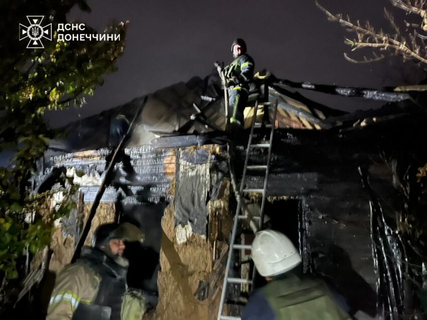 Горіли будинок та трава: рятувальники ліквідували дві пожежі на Донеччині (фото) - Фото №1
